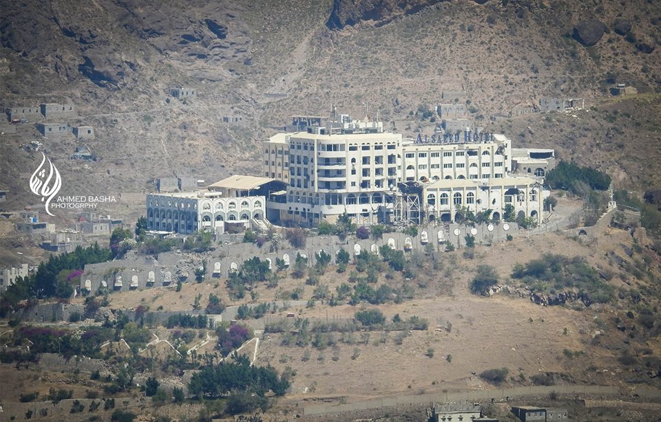 أول صور لفندق سوفيتيل الذي احتلته مليشيا الحوثي وصالح منذ أكثر من عام ونصف في تعز