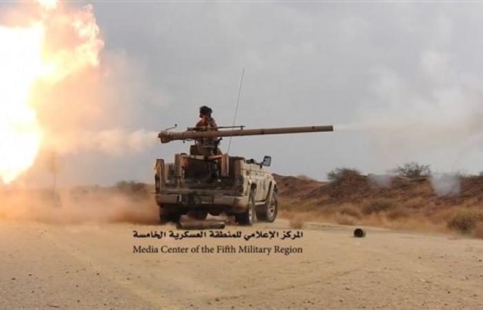 مصرع عشرات الانقلابيين الحوثيين وتدمير معدات عسكرية ومخازن أسلحة باشتباكات وغارات جوية في جبهتي حرض وميدي