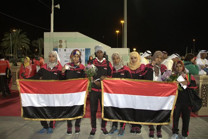 بالصور: حسناوات ونواعم اليمن يحلقن في سماء الشارقة ويحصدن ميداليات أندية العرب