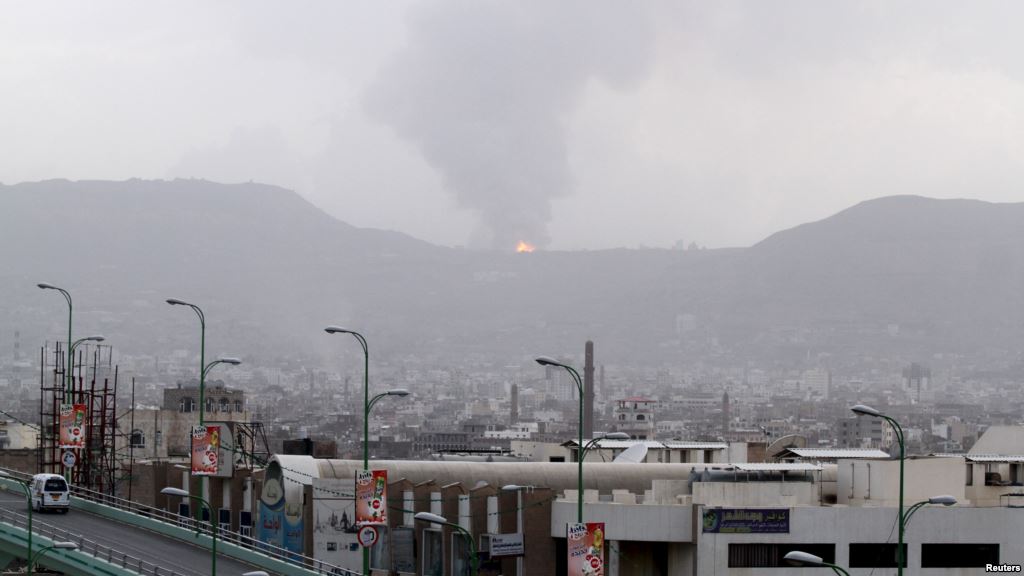 انفجارات وحرائق في مخازن اسلحة في العاصمة صنعاء جراء غارات جوية 