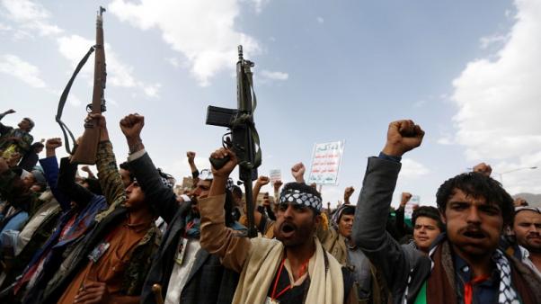 مقاتلون حوثيون بصورة - أرشيف رويترز