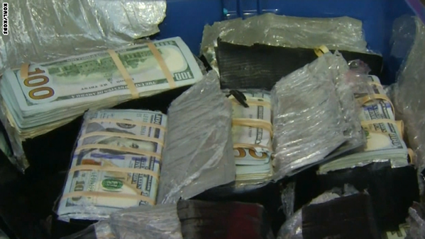 سرقة على طريقة أفلام هوليوود.. والشرطة الأمريكية  تعثر على مئات آلاف الدولارات مدفونة في فناء منزل