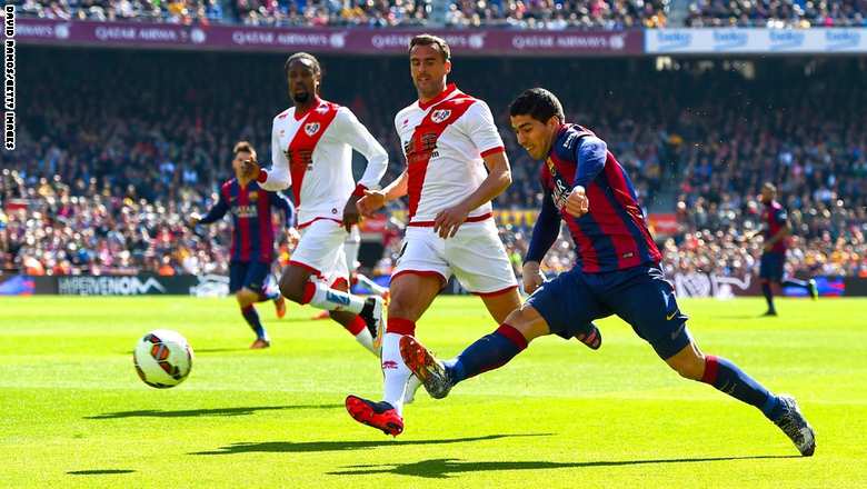 سواريز يسجل الهدف الاول لبرشلونة خلال مباراة الدوري الاسباني ضد 