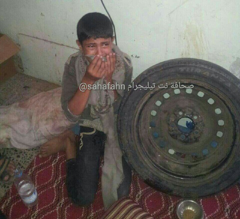 شاهد.. أصغر طفل في ميليشيات الحوثي «ينفجر باكياً» بعد وقوعه في الأسر