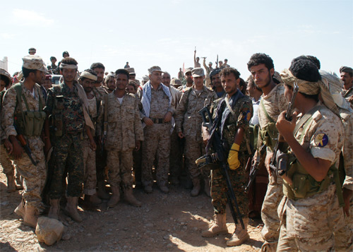 وزير الدفاع أثناء زيارته لمواقع الوحدات العسكرية والأمنية التي ت
