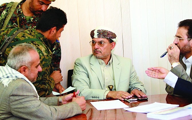 يحيى الحوثي يتفقد وزارة التربية والتعليم في صنعاء برفقة «خبراء ألغام» ويتوعد بالعقاب