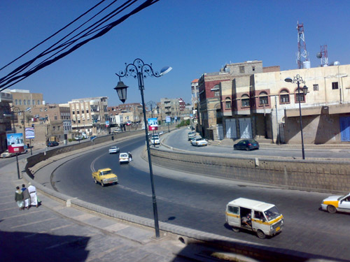 مصدر حكومي يبدي مخاوفه من وقوع العاصمة صنعاء غدا الثلاثاء تحت ال