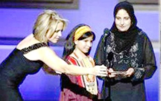 محامية وناشطة يمنية تفوز بجائزة دولية تمنح للمتفوقات علمياً وانسانياً وثقافياً