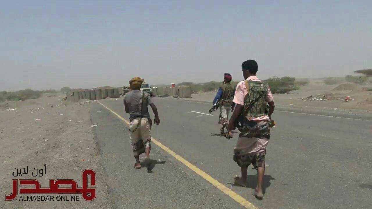 ميليشيات الحوثي تنسحب من موزع غرب تعز بعد إنقطاع خطوط إمداداتهم