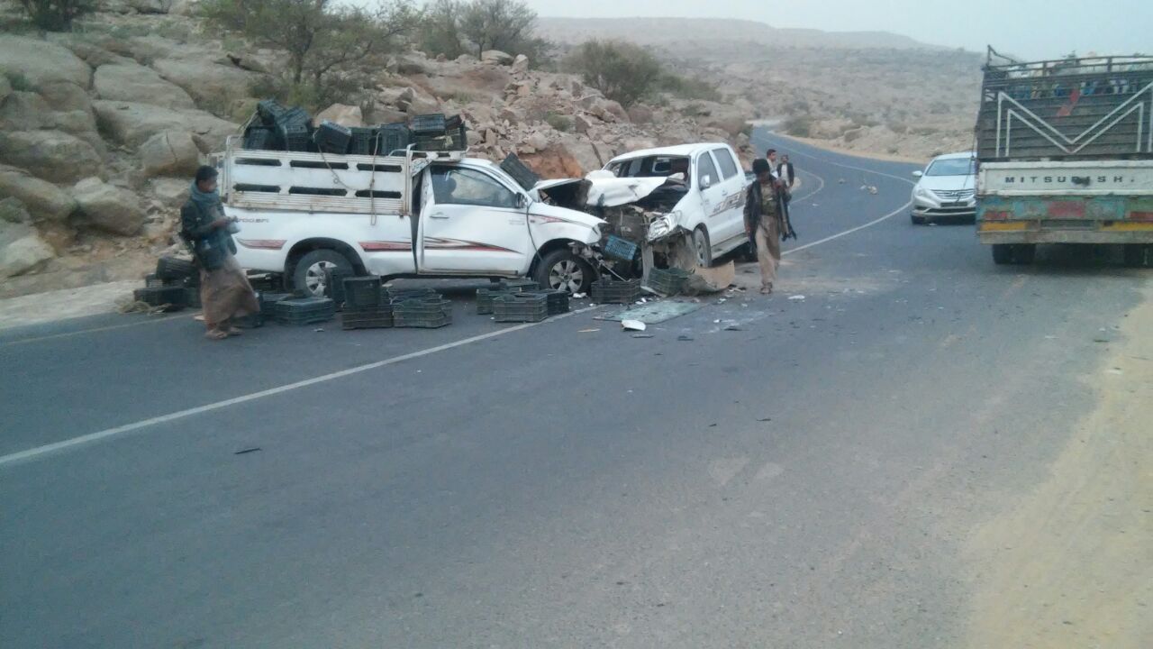 تضارب الأنباء حول مصير محافظ عمران ومدير الأمن الموالين للحوثيين بعد تعرضهما لحادث مروري (صورة)
