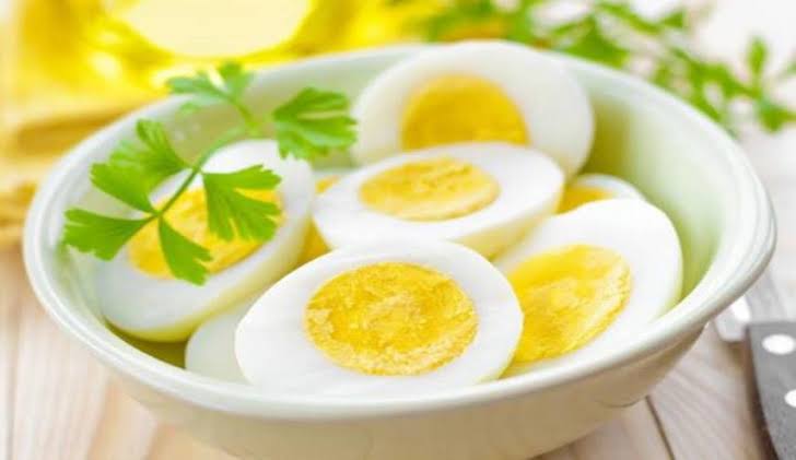 ماذا يحدث لجسمك إذا أكلت بيضتين في اليوم؟