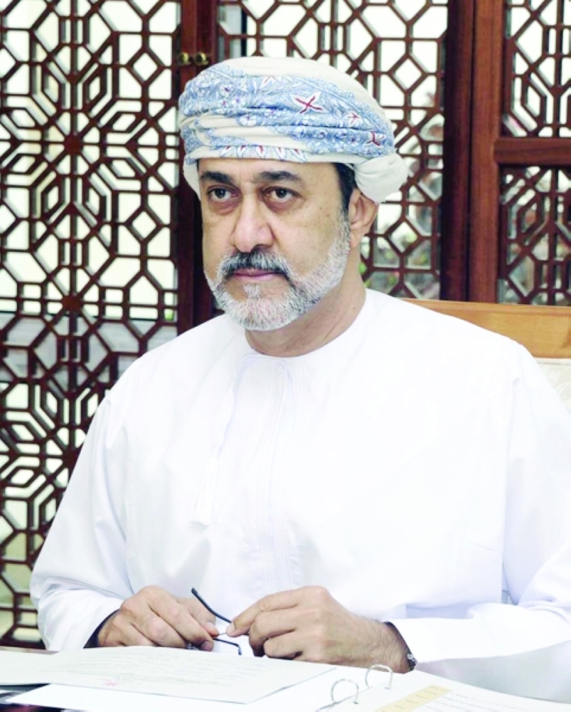 سلطان عمان الجديد يؤدي اليمين الدستورية