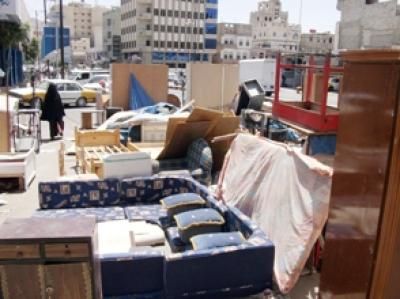 مواطنون في صنعاء يبيعون أثاث منازلهم للحصول على قوتهم اليومي