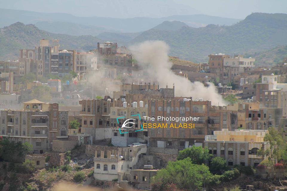 اشتباكات هي الأعنف بين المقاومة الشعبية والميليشيات الحوثية بمدينة تعز (تفاصيل)
