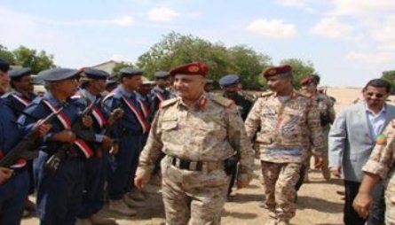 وزير الدفاع يحذر من يتطاولون على الوحدة اليمنية