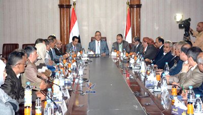 حكومة الحوثيين تعلن صرف نصف راتب لجميع موظفي الدولة