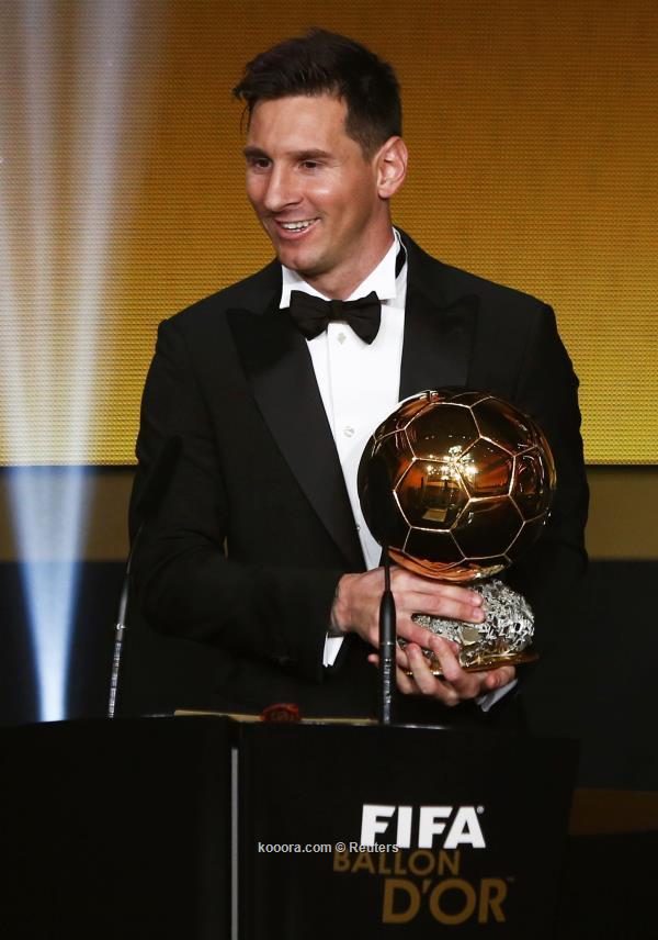 ميسي يتوج بجائزة أفضل لاعب في العالم للمرة الخامسة (فيديو)