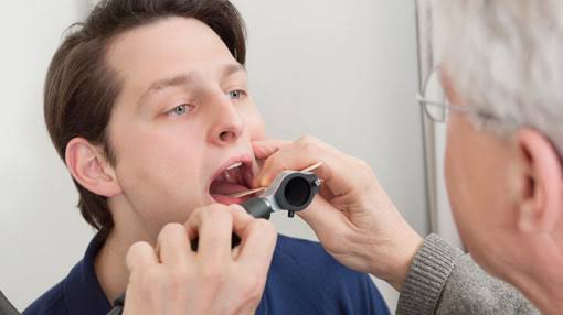 تعرف على أسباب وأعراض حصوات الغدد اللعابية في الفم