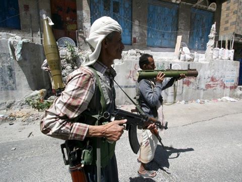 قتلى وجرحى في اشتباكات بين المقاومة الشعبية والحوثيين بـ تعز