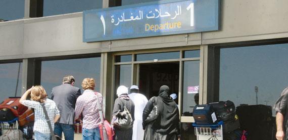 السلطات السعودية تمنع دخول صالات مطار الملك عبدالعزيز لغير المسافرين