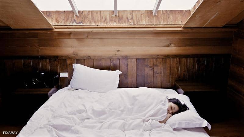 دراسة تحذر من آثار خطيرة للنوم لساعات طويلة