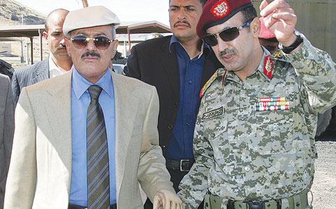 أحمد علي عبدالله صالح ووالده الرئيس اليمني السابق