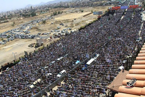 ثوار اليمن يحيون مليونية «حماية الثورة وتحرير المعتقلين» والخطيب يتحدث عن الصغار والمؤامرات