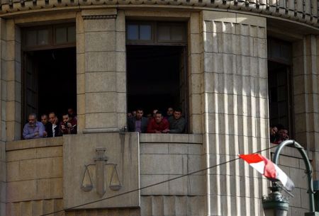 إحالة 41 قاضيا بمصر للتقاعد لدعمهم جماعة الإخوان المسلمين