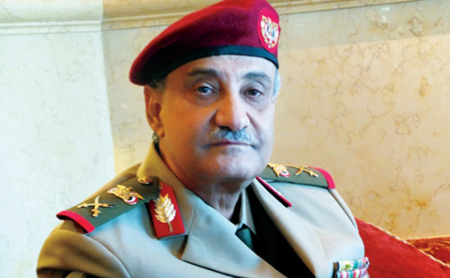 وزير الدفاع اللواء محمد ناصر احمد وسط العاصمة اليمنية صنعاء العا