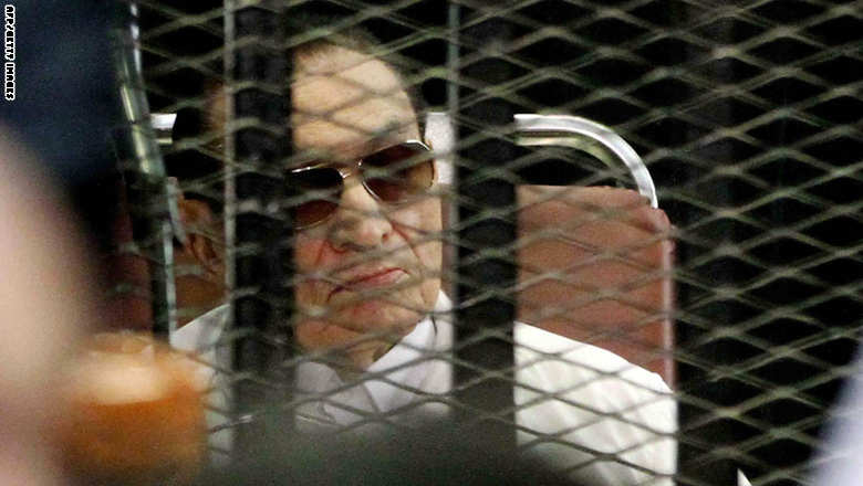 جنايات القاهرة تصدر حكمها اليوم بحق مبارك في «قضية القرن»