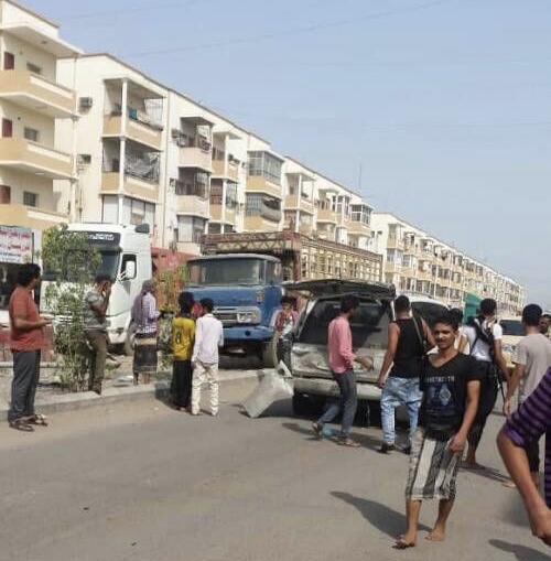 نجاة محافظ محافظة تعز من محاولة اغتيال في عدن ومقتل عدد من مرافقيه