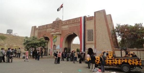 أكاديمي حوثي يعتدي على «طالب» في جامعة صنعاء