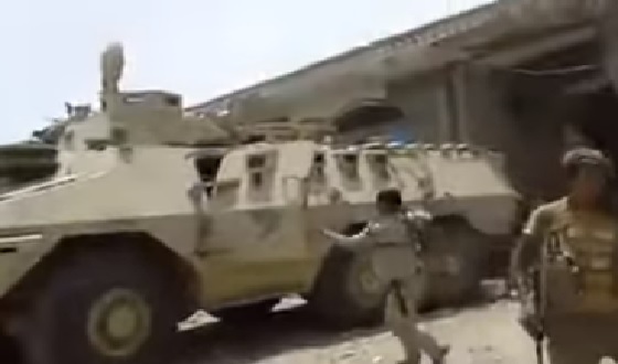 الحوثيون يُلغِّمون مدرعاتهم وآلياتهم العسكرية «فيديو»