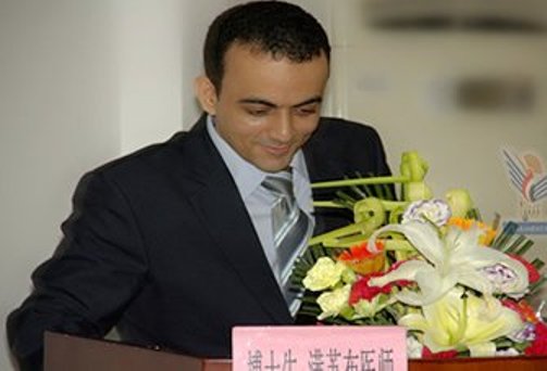 طبيب يمني يحصل على المرتبة الأولى في واحدة من أعرق الجامعات الصينية