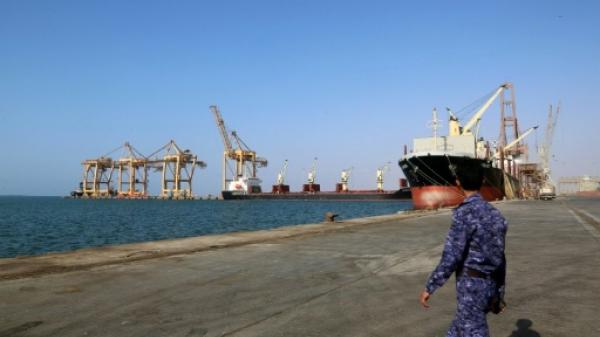 شركة النفط التابعة للحوثيين توضح حقيقة إطلاق التحالف 10 سفن نفطية محتجزة عرض البحر