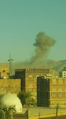 مقاتلات التحالف تعاود قصف تبة كلية الهندسة العسكرية التي يسيطر عليه الحوثيون بصنعاء