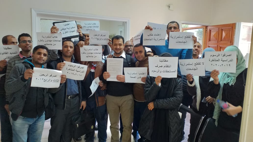 الطلاب اليمنيون في مصر يطالبون الرئيس هادي وحكومته بسرعة صرف مستحقاتهم ويهددون بالتصعيد