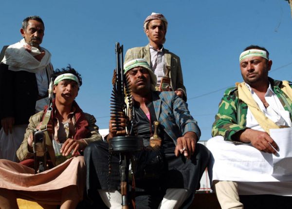 مليشيا الحوثي تجرد المختطفين في الأمن السياسي بصنعاء من الملابس الشتوية