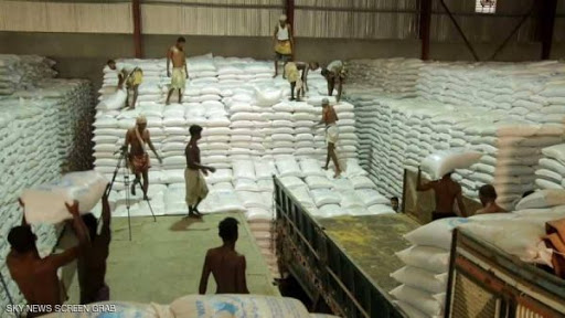 الحوثيون يعيدون المساعدات المنهوبة من مخازن الغداء العالمي في حجة