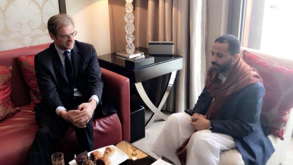 حميد الاحمر يبحث مع سفيري بريطانيا وفرنسا مستجدات الأوضاع في اليمن
