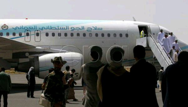طائرة لسلاح الجو السلطاني العماني في مطار صنعاء الدولي (ارشيف)
