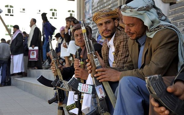 مليشيا الحوثي تمنع أسر المختطفين في الأمن السياسي بصنعاء من إدخال ملابس الشتاء