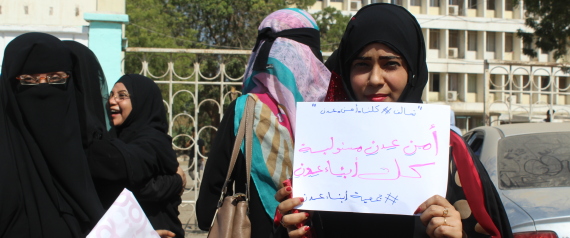 طلاب جامعة عدن يتظاهرون ضد دعوات 
