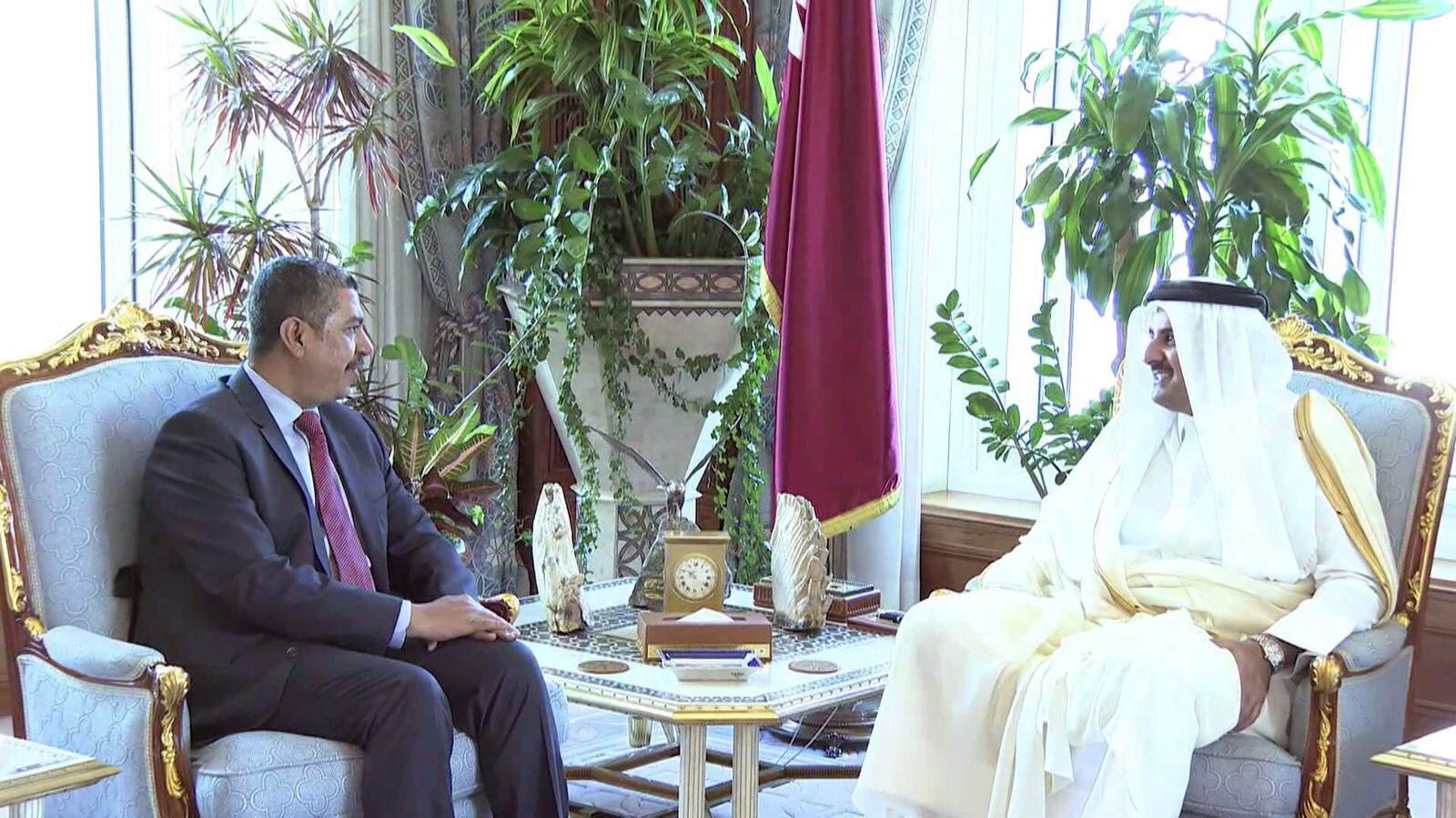 قطر تتكفل برواتب الدبولماسيين اليمنيين في الخارج