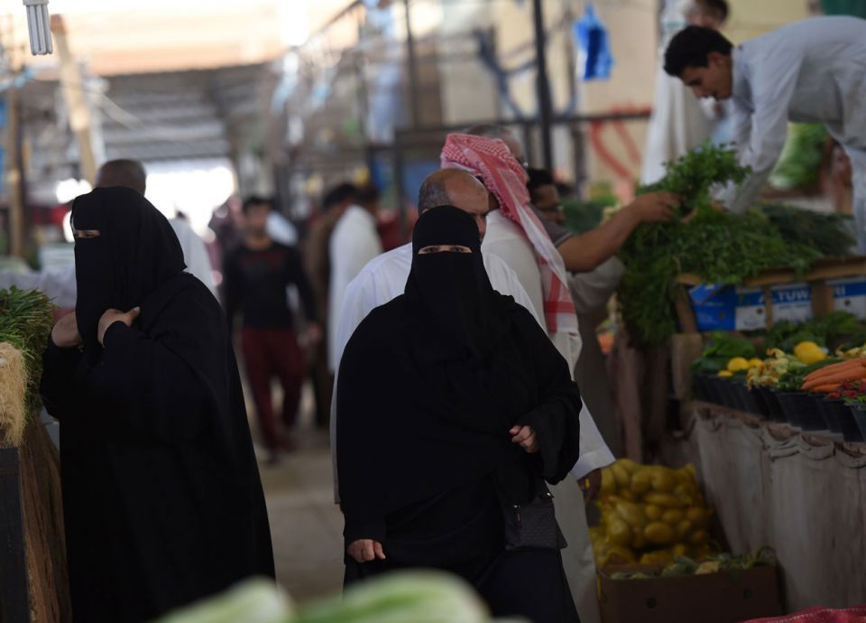 السعودية تفرض ضريبة القيمة المضافة على جميع السلع الغذائية