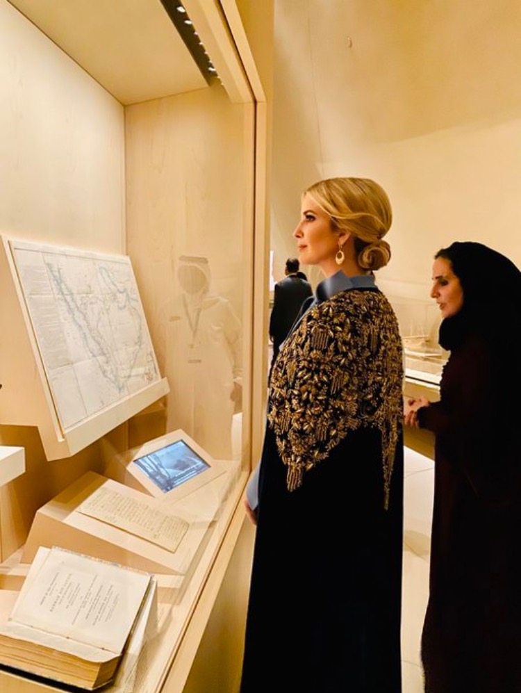 إيفانكا ترامب تلفت الأنظار في قطر