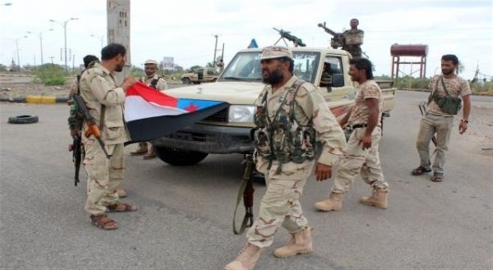 مواجهات مسلحة تندلع وسط مدينة عدن ومصادر تكشف ما حدث 