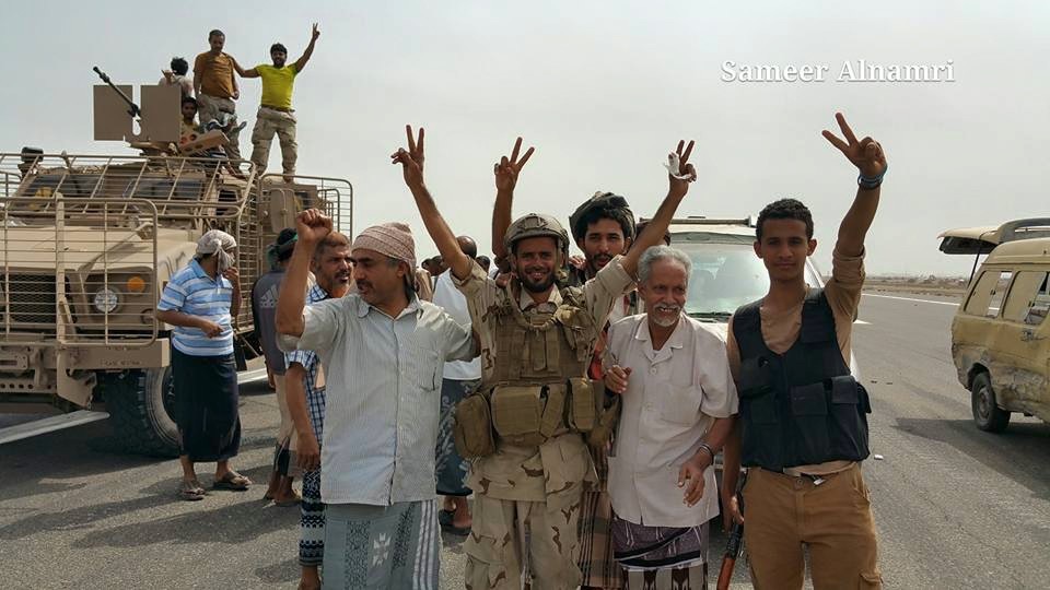 فرحة عناصر المقاومة بعد دحر مليشيات الحوثي والسيطرة على مطار عدن