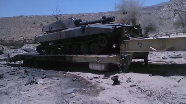 تدمير شاحنات محملة بالأسلحة والذخائر تابعة للحوثيين قرب الحدود السعودية