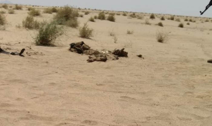 العثور على جثة معصوبة العينين في صحراء لحج